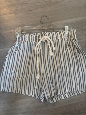 fun 2 fun White & Navy Vertical Stripe High-Waist Drawstring Shorts